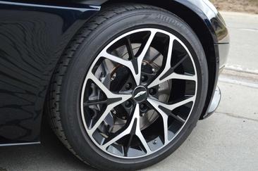Aston Martin DB11 V8 — photo 7