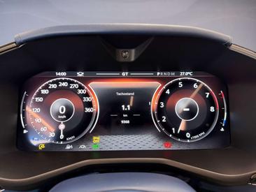 Aston Martin DBX 707 — photo 9