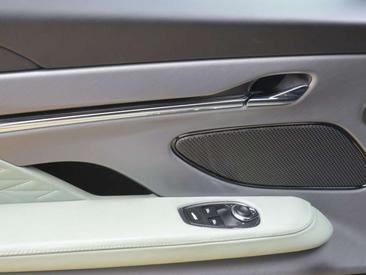 Aston Martin DB12 V8 — photo 29