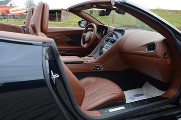 Aston Martin DB11 V8 — photo 8