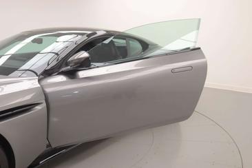 Aston Martin DB11 V8 — photo 28