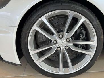 Aston Martin DBS V12 — photo 8