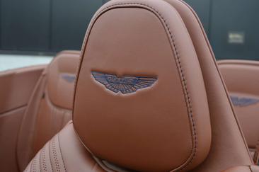 Aston Martin DB11 V8 — photo 12