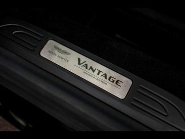 Aston Martin Vantage V8 — photo 15