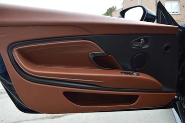 Aston Martin DB11 V8 — photo 13