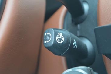 Aston Martin DB11 V8 — photo 16