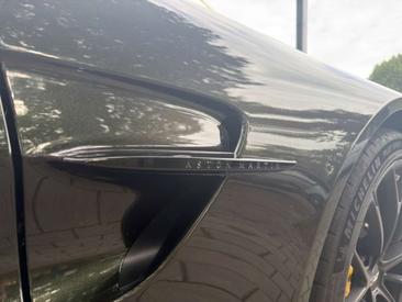 Aston Martin Vantage V8 — photo 20