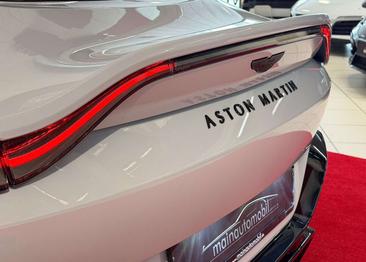 Aston Martin Vantage V8 — photo 21