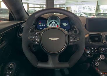 Aston Martin Vantage V8 — photo 29