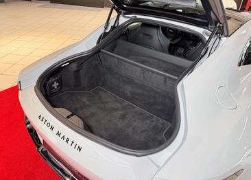 Aston Martin Vantage V8 — photo 37