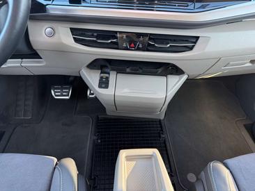 Volkswagen Multivan Van 2.0 TDI — photo 8
