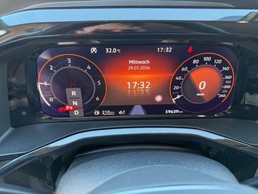 Volkswagen Multivan Van 2.0 TDI — photo 11