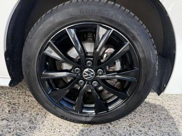 Volkswagen Multivan Van 2.0 TDI — photo 14