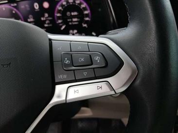 Volkswagen Multivan Van 2.0 TDI — photo 9
