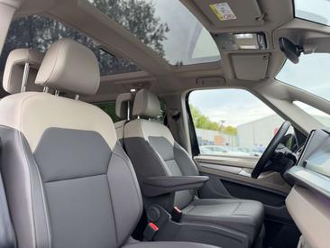 Volkswagen Multivan Van 2.0 TDI — photo 13