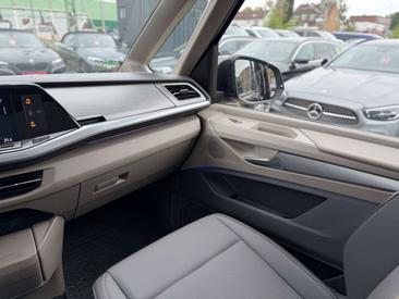 Volkswagen Multivan Van 2.0 TDI — photo 14