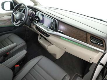 Volkswagen Multivan Van 2.0 TDI — photo 3