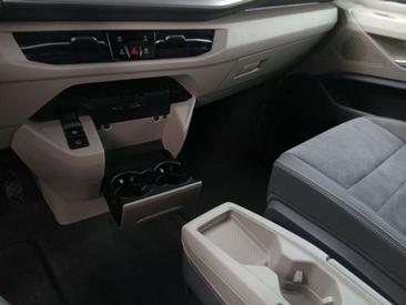 Volkswagen Multivan Van 2.0 TDI — photo 17