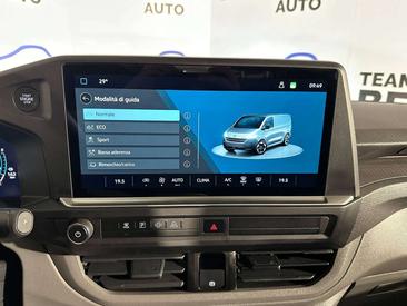 Volkswagen Multivan Van 2.0 TDI — photo 16