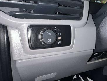 Volkswagen Multivan Van 2.0 TDI — photo 18