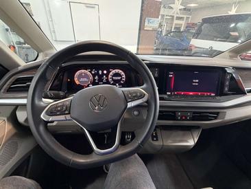 Volkswagen Multivan Van 2.0 TDI — photo 11