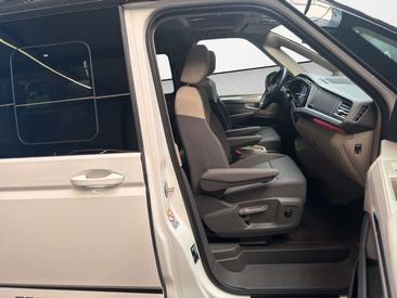 Volkswagen Multivan Van 2.0 TDI — photo 10