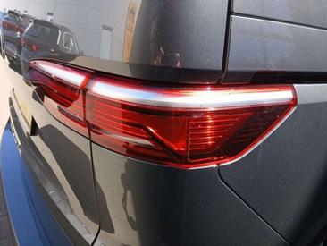Volkswagen Multivan Van 2.0 TDI — photo 8