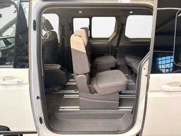 Volkswagen Multivan Van 2.0 TDI — photo 11