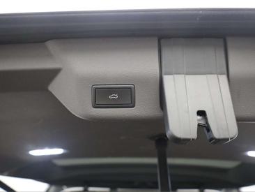 Volkswagen Multivan Van 2.0 TDI — photo 12