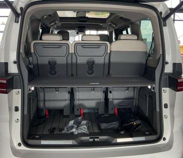 Volkswagen Multivan Van 2.0 TDI — photo 6