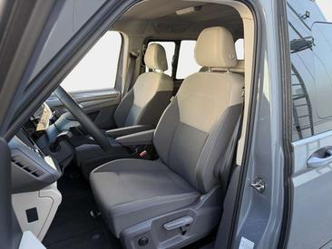 Volkswagen Multivan Van 2.0 TDI — photo 6