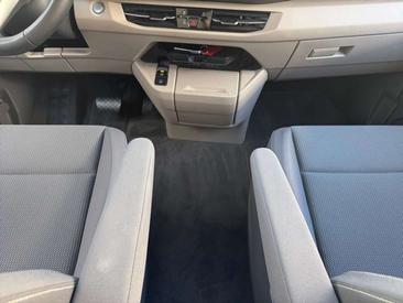 Volkswagen Multivan Van 2.0 TDI — photo 7
