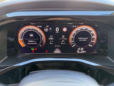 Volkswagen Multivan Van 2.0 TDI — photo 9