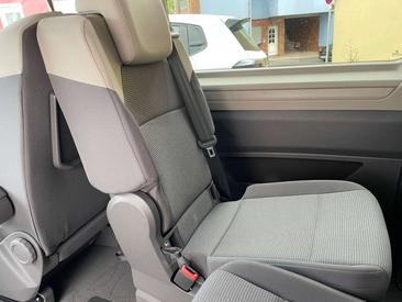 Volkswagen Multivan Van 2.0 TDI — photo 10