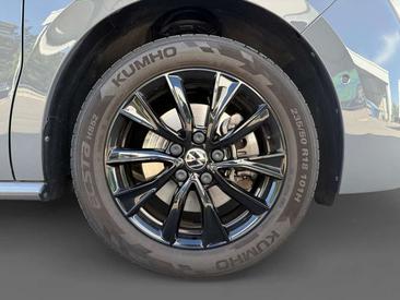 Volkswagen Multivan Van 2.0 TDI — photo 12