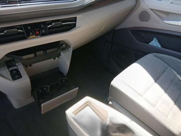 Volkswagen Multivan Van 2.0 TDI — photo 18
