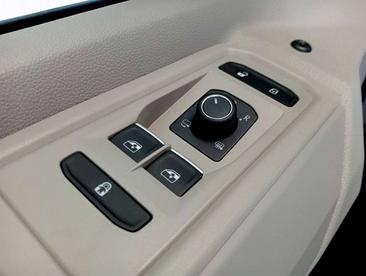 Volkswagen Multivan Van EHybrid — photo 22