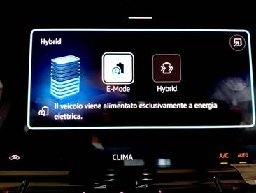 Volkswagen Multivan Van EHybrid — photo 26