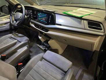 Volkswagen Multivan Van 2.0 TDI — photo 11