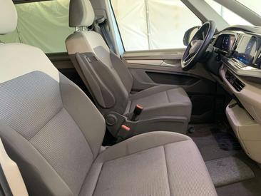 Volkswagen Multivan Van 2.0 TDI — photo 2