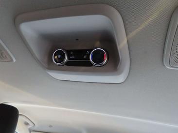 Volkswagen Multivan Van 2.0 TDI — photo 6