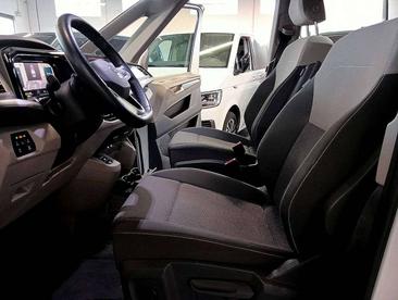 Volkswagen Multivan Van 2.0 TDI — photo 8