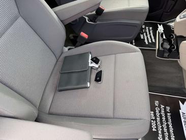Volkswagen Multivan Van 2.0 TDI — photo 14