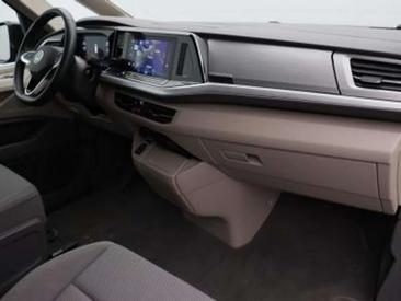 Volkswagen Multivan Van 2.0 TDI — photo 3