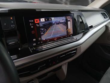 Volkswagen Multivan Van 2.0 TDI — photo 15