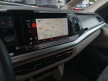 Volkswagen Multivan Van 2.0 TDI — photo 16