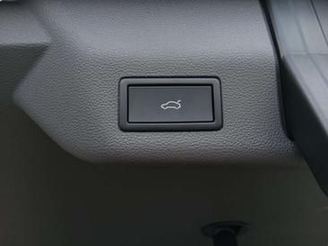 Volkswagen Multivan Van 2.0 TDI — photo 18