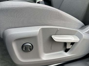 Volkswagen Multivan — photo 9