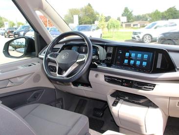 Volkswagen Multivan Van 2.0 TSI — photo 10