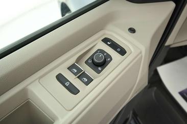 Volkswagen Multivan TDI Life — photo 34